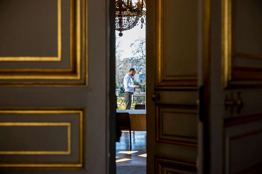 Réunion bilatérale du premier ministre, Edouard Philippe,  avec Jean-Michel Blanquer à l'Hôtel de Matignon le 30 mars 2020.