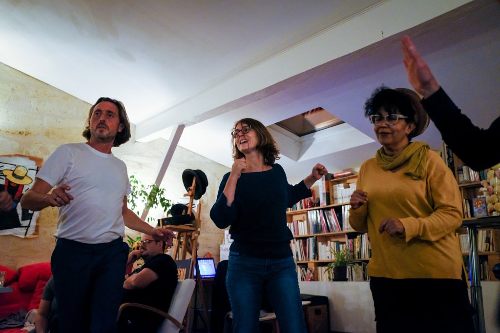 22010089dp145.jpg