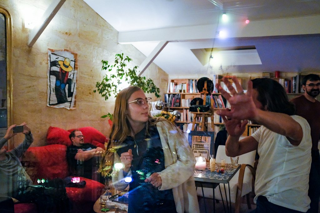 22010089dp153.jpg